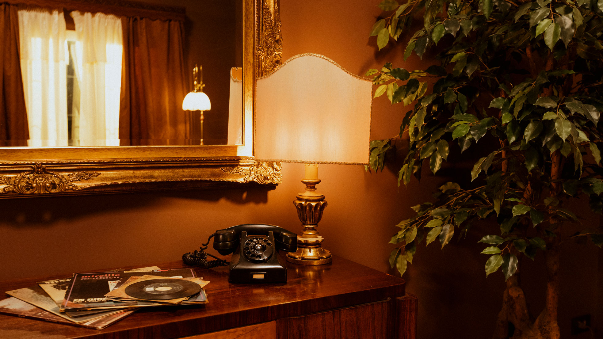 Studio Vintage Content Creation